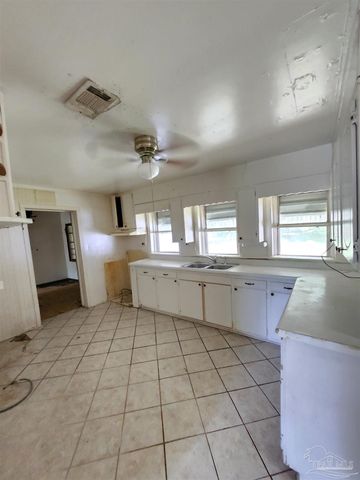 7717 Pontiac Dr, Pensacola, FL 32506