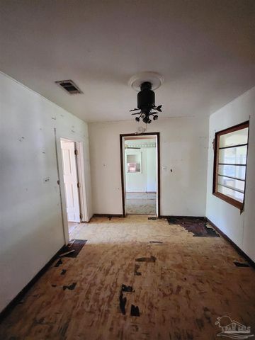 7717 Pontiac Dr, Pensacola, FL 32506