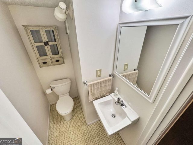 100 Roswell Farms Court, Roswell, GA 30075