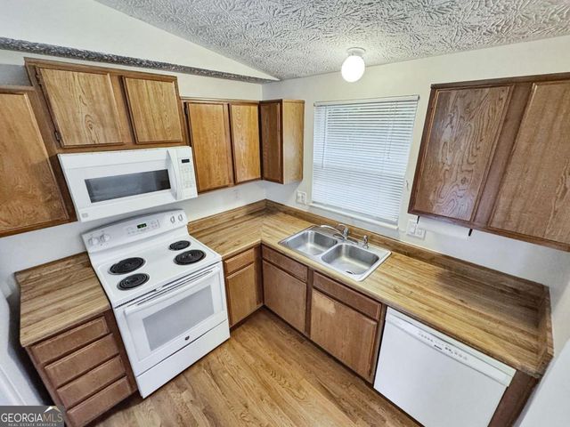 100 Roswell Farms Court, Roswell, GA 30075