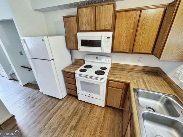 100 Roswell Farms Court, Roswell, GA 30075