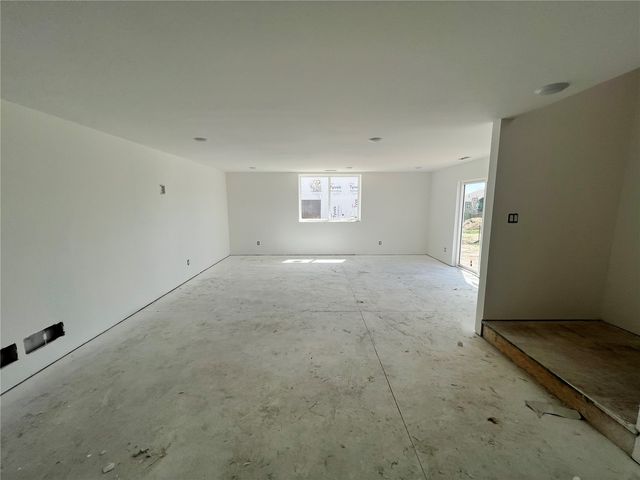 1443 Cardinal Drive, Fairfax, IA 52228