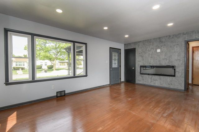 5042 19th PLACE, Milwaukee, WI 53209