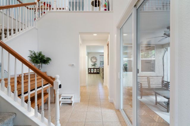 907 Farm House Ln, Rocklin, CA 95765