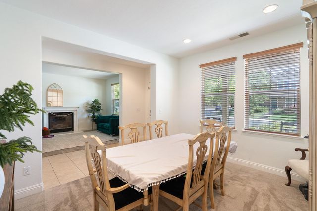 907 Farm House Ln, Rocklin, CA 95765