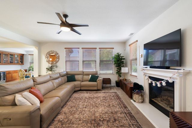 907 Farm House Ln, Rocklin, CA 95765