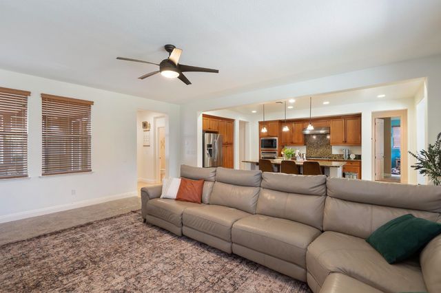 907 Farm House Ln, Rocklin, CA 95765