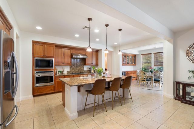 907 Farm House Ln, Rocklin, CA 95765