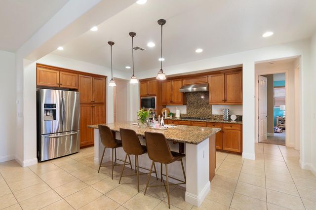 907 Farm House Ln, Rocklin, CA 95765