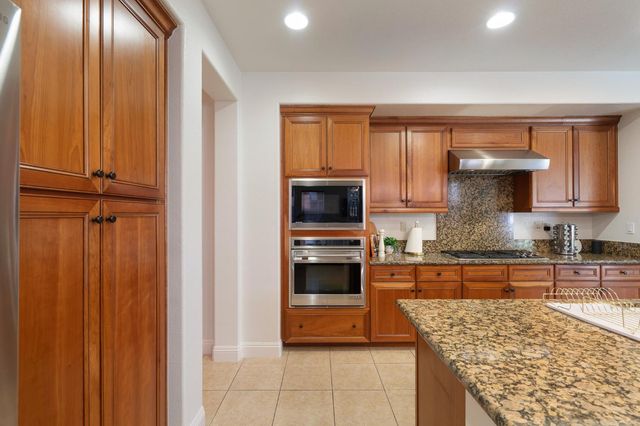 907 Farm House Ln, Rocklin, CA 95765