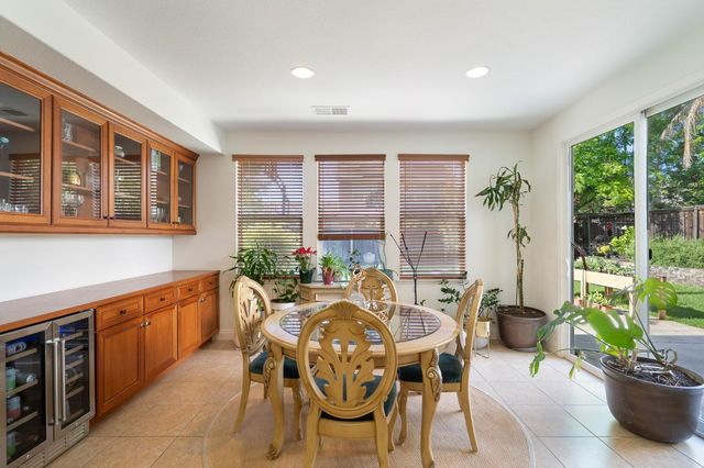 907 Farm House Ln, Rocklin, CA 95765
