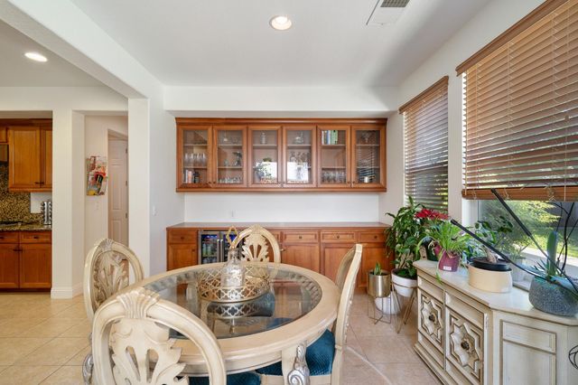 907 Farm House Ln, Rocklin, CA 95765