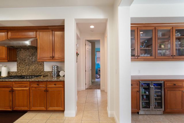 907 Farm House Ln, Rocklin, CA 95765