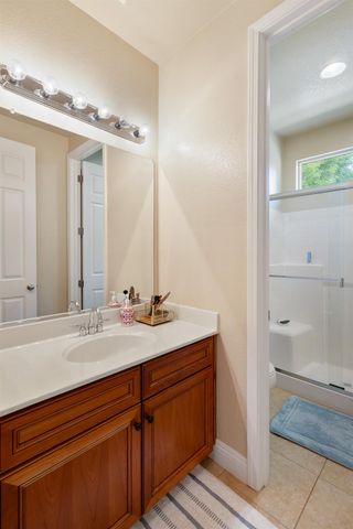 907 Farm House Ln, Rocklin, CA 95765