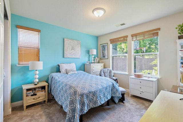 907 Farm House Ln, Rocklin, CA 95765