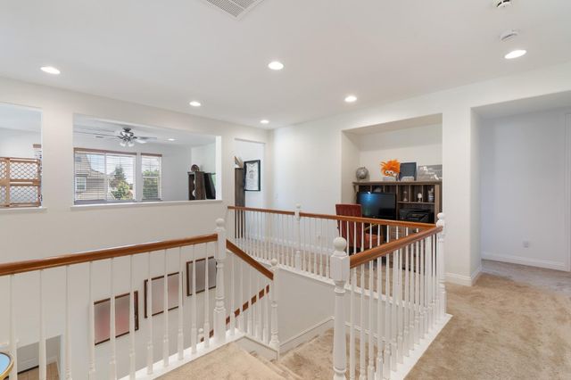 907 Farm House Ln, Rocklin, CA 95765