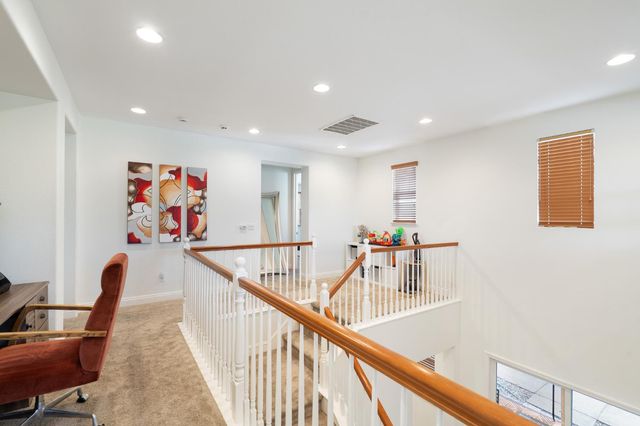 907 Farm House Ln, Rocklin, CA 95765