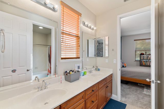 907 Farm House Ln, Rocklin, CA 95765