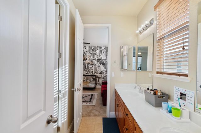 907 Farm House Ln, Rocklin, CA 95765