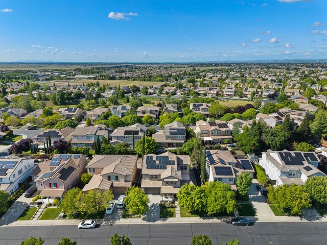 907 Farm House Ln, Rocklin, CA 95765