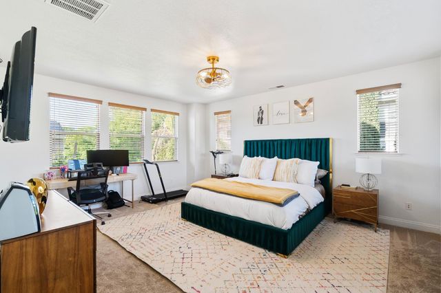 907 Farm House Ln, Rocklin, CA 95765