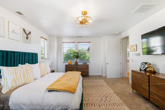 907 Farm House Ln, Rocklin, CA 95765