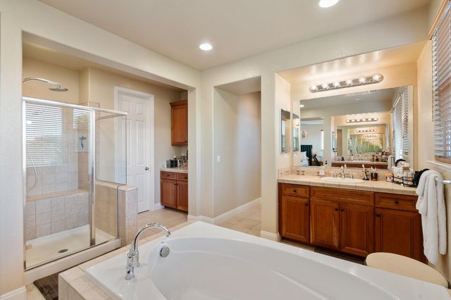 907 Farm House Ln, Rocklin, CA 95765