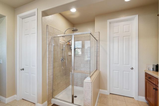 907 Farm House Ln, Rocklin, CA 95765