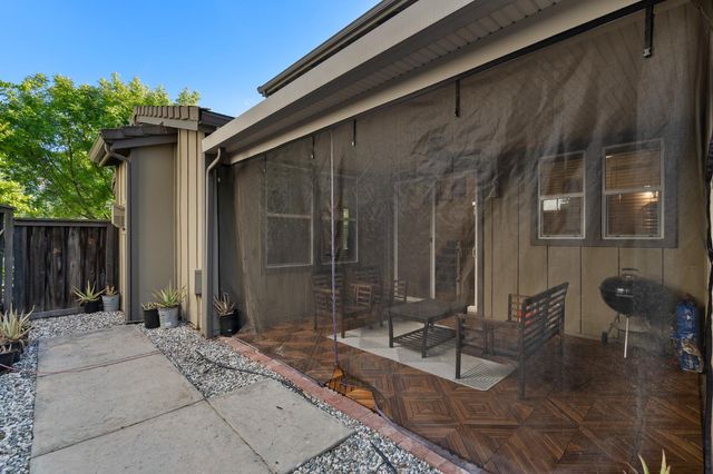 907 Farm House Ln, Rocklin, CA 95765