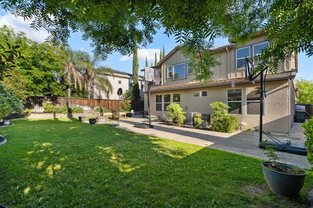 907 Farm House Ln, Rocklin, CA 95765