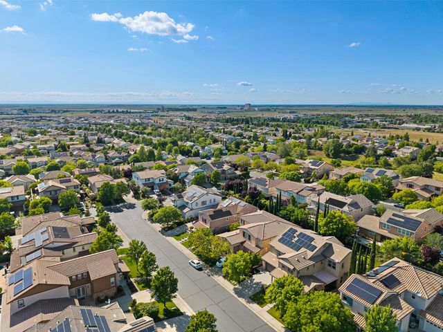 907 Farm House Ln, Rocklin, CA 95765