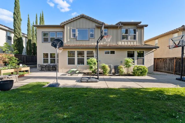 907 Farm House Ln, Rocklin, CA 95765