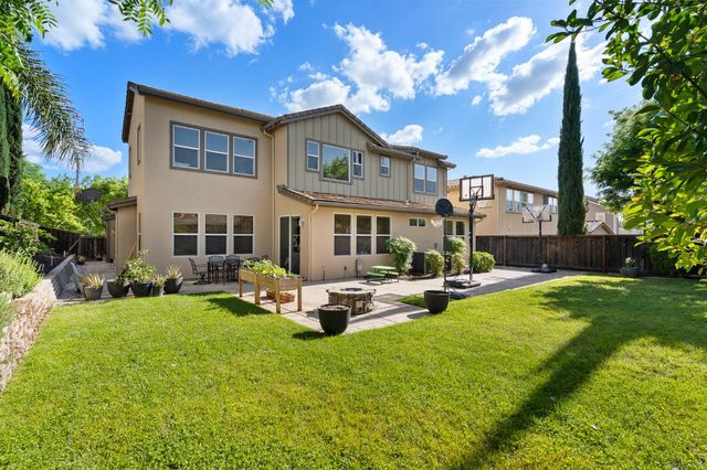 907 Farm House Ln, Rocklin, CA 95765