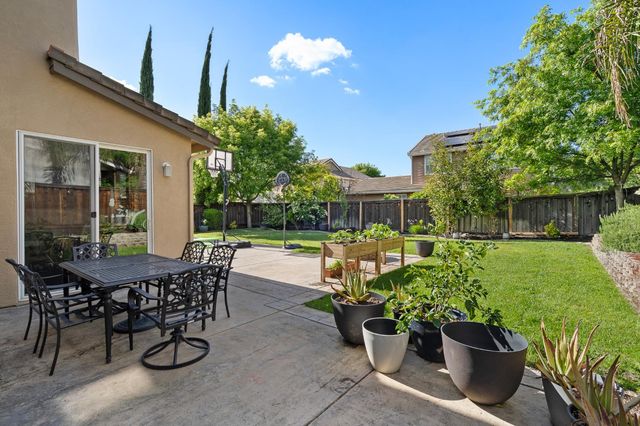 907 Farm House Ln, Rocklin, CA 95765