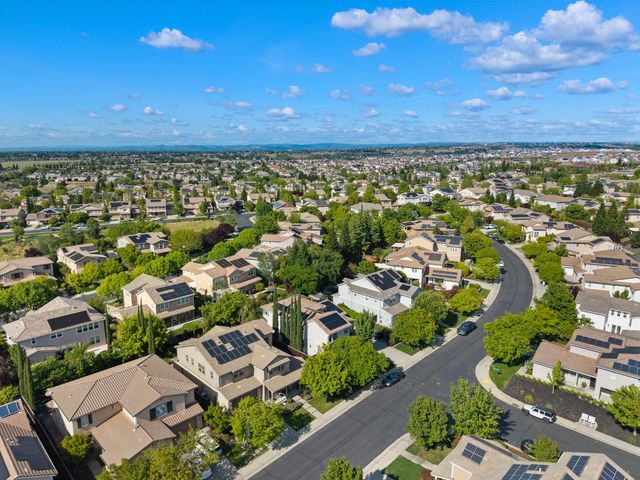 907 Farm House Ln, Rocklin, CA 95765