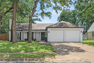 408 Thorn Wood Drive, Euless, TX 76039