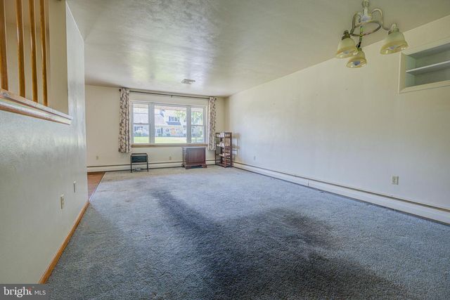 321 E GLENN RD, Hershey, PA 17033