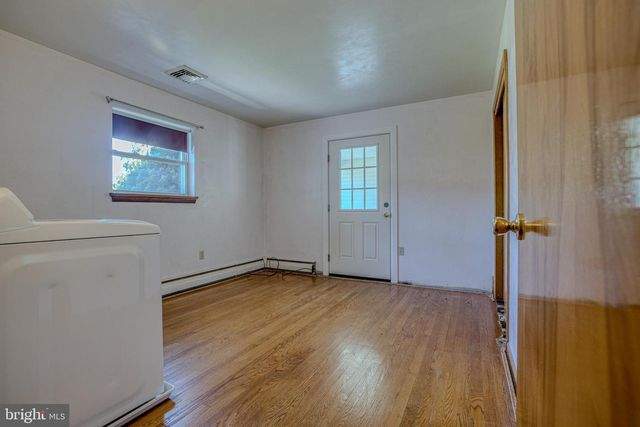 321 E GLENN RD, Hershey, PA 17033