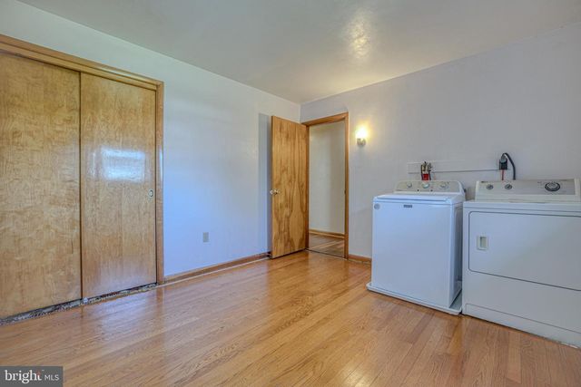 321 E GLENN RD, Hershey, PA 17033