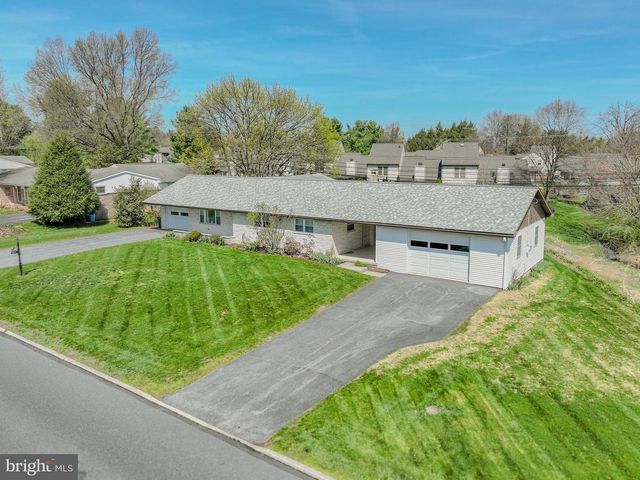 321 E GLENN RD, Hershey, PA 17033