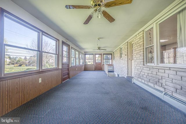321 E GLENN RD, Hershey, PA 17033