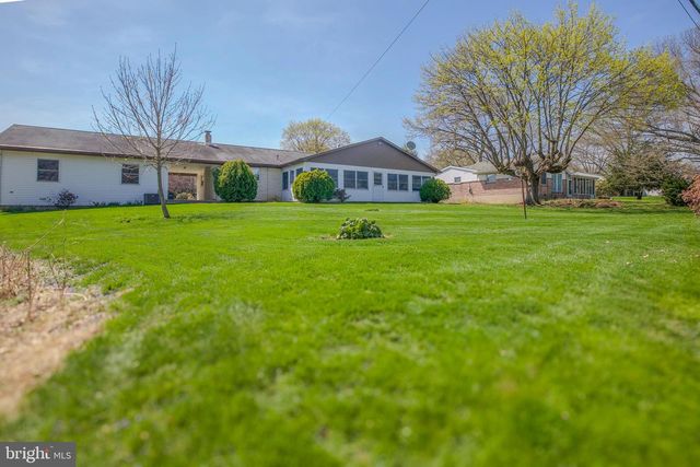 321 E GLENN RD, Hershey, PA 17033