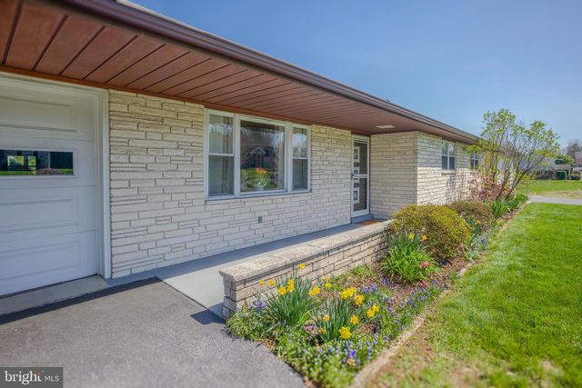 321 E GLENN RD, Hershey, PA 17033