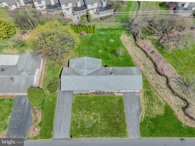 321 E GLENN RD, Hershey, PA 17033