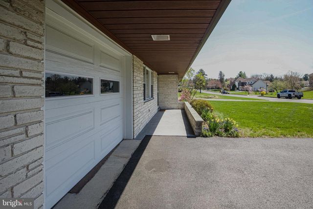 321 E GLENN RD, Hershey, PA 17033