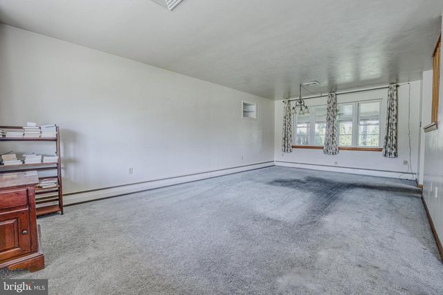 321 E GLENN RD, Hershey, PA 17033