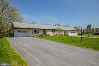 321 E GLENN RD, Hershey, PA 17033
