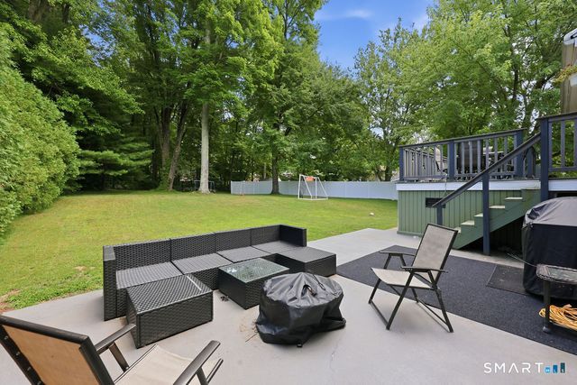21 Woodside Drive, Farmington, CT 06085