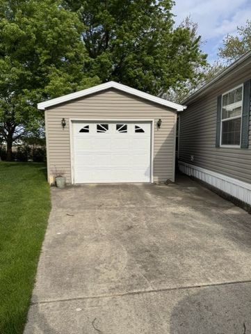 30 Meadowlark Lane, Beecher, IL 60401