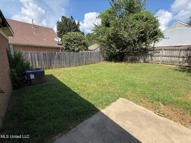 7582 E Fox Hunt Drive, Olive Branch, MS 38654